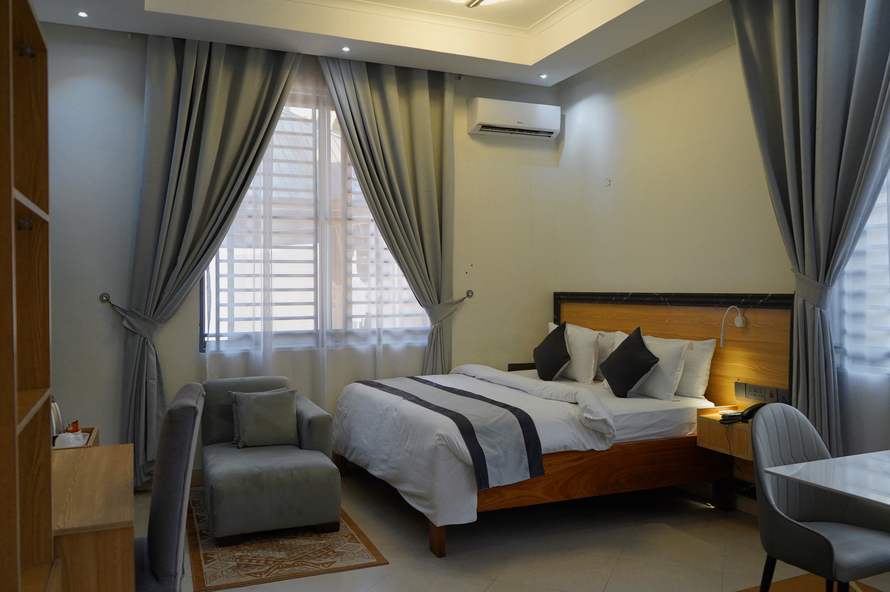Deluxe category room at Cassa Motel